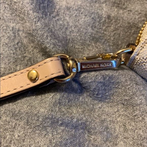 Michael Kors Cream Wristlet - Picture 5 of 6
